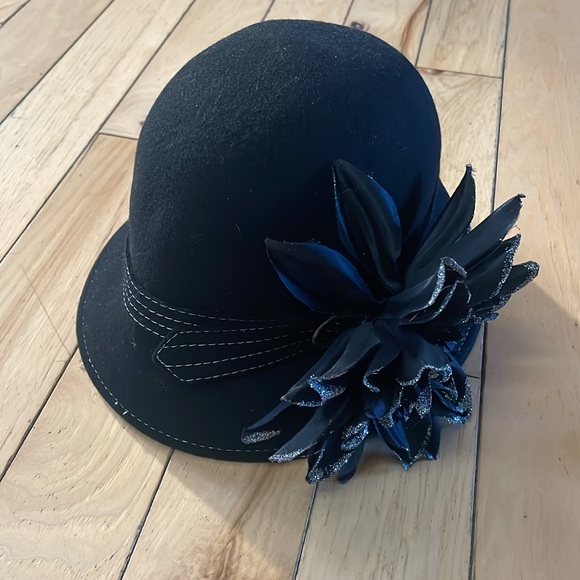 Black Fringe “Great Gatsby”Dress with Accessories - Picture 3 of 6